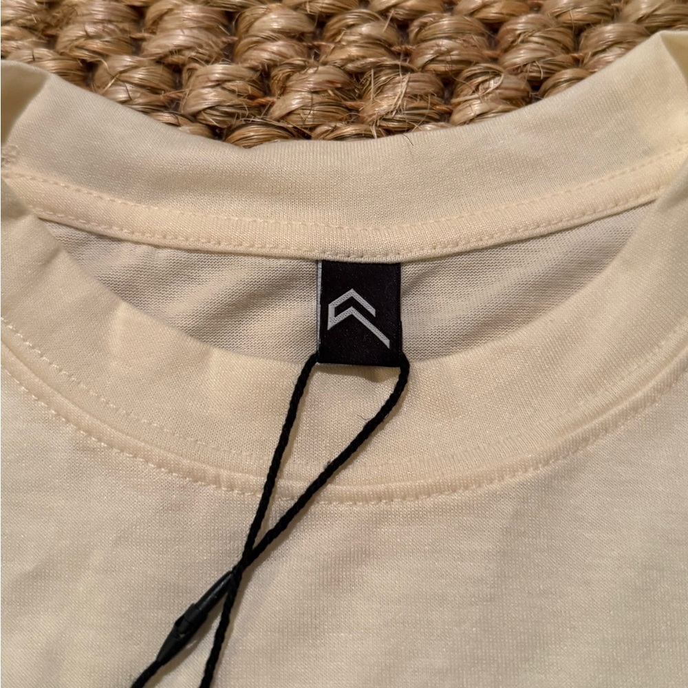 Oner Active NWT go to muscle crop tank in off white women’s size medium - Picture 8 of 13